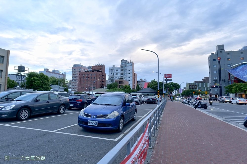 旅人驛站鐵花文創二館.停車場