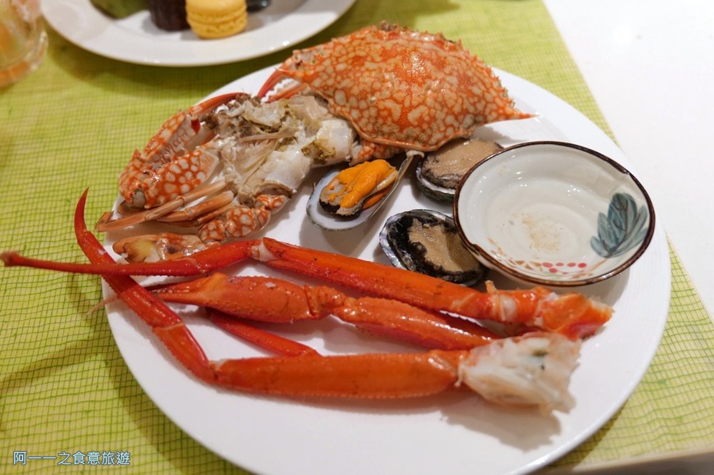 台北美福大飯店彩匯自助餐廳.松葉蟹吃到飽