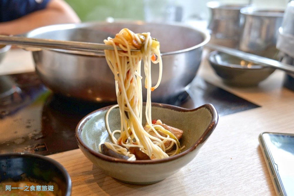 涮乃葉統一時代市府店.台北信義區火鍋吃到飽