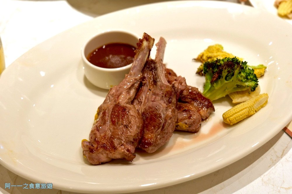 朵頤牛排台北新光站前店.台北車站吃到飽.牛排.龍蝦.聚餐