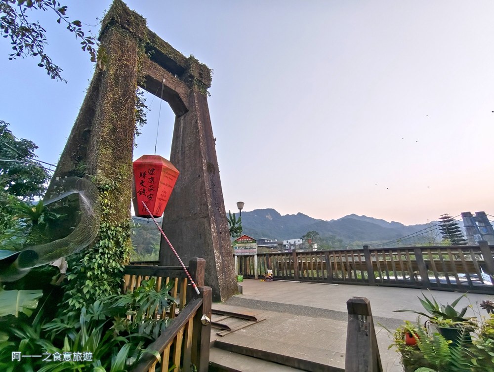 十分樓仔厝咖啡.十分老街美食.平溪線一日遊