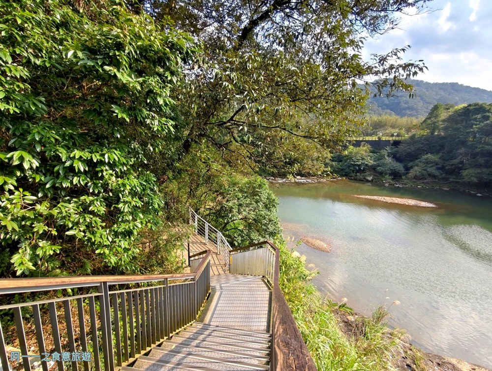 十分瀑布.平溪線一日遊.吊橋.免費景點